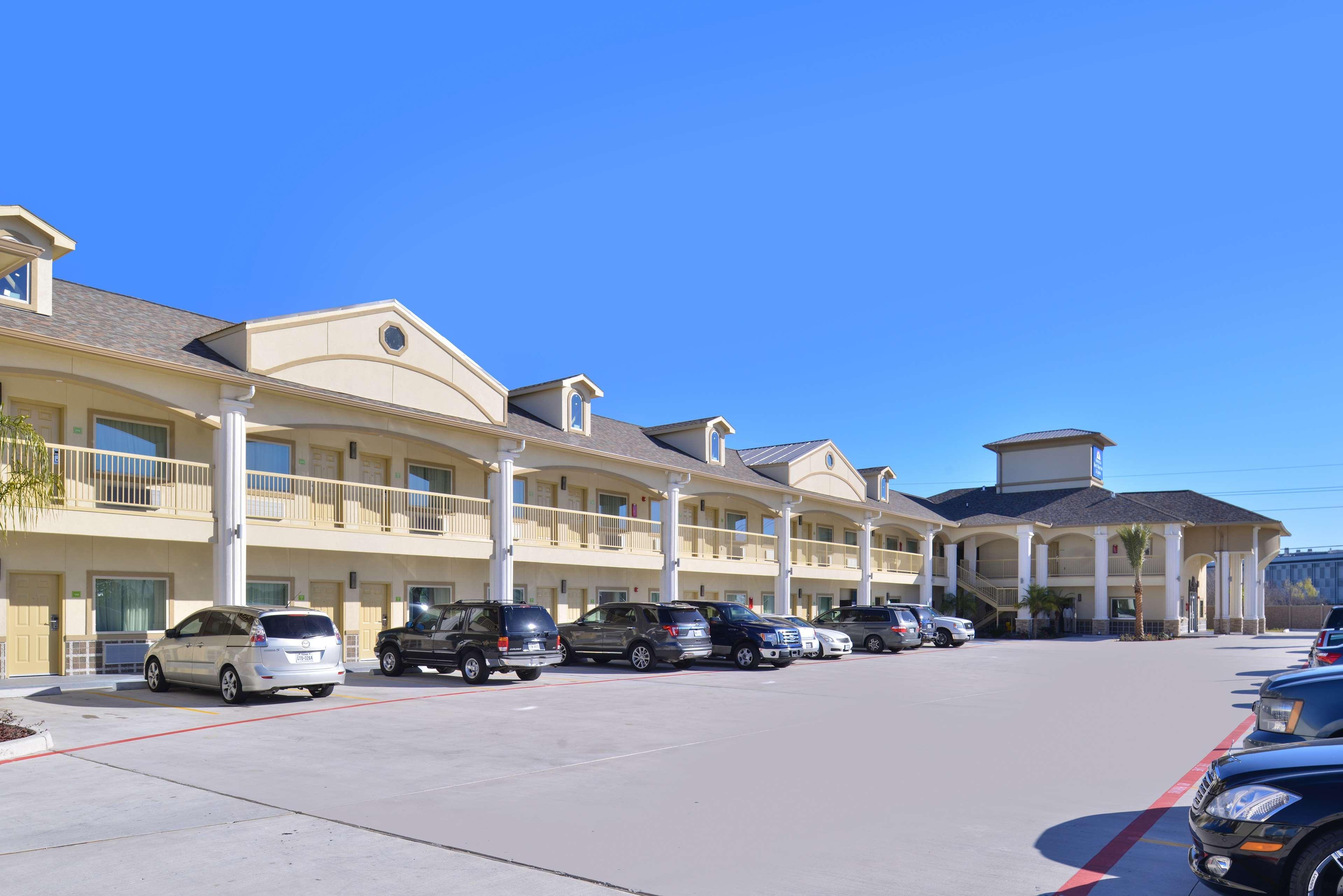 Americas Best Value Inn & Suites - Houston/Hwy 6 & Westpark Mission Bend Eksteriør billede
