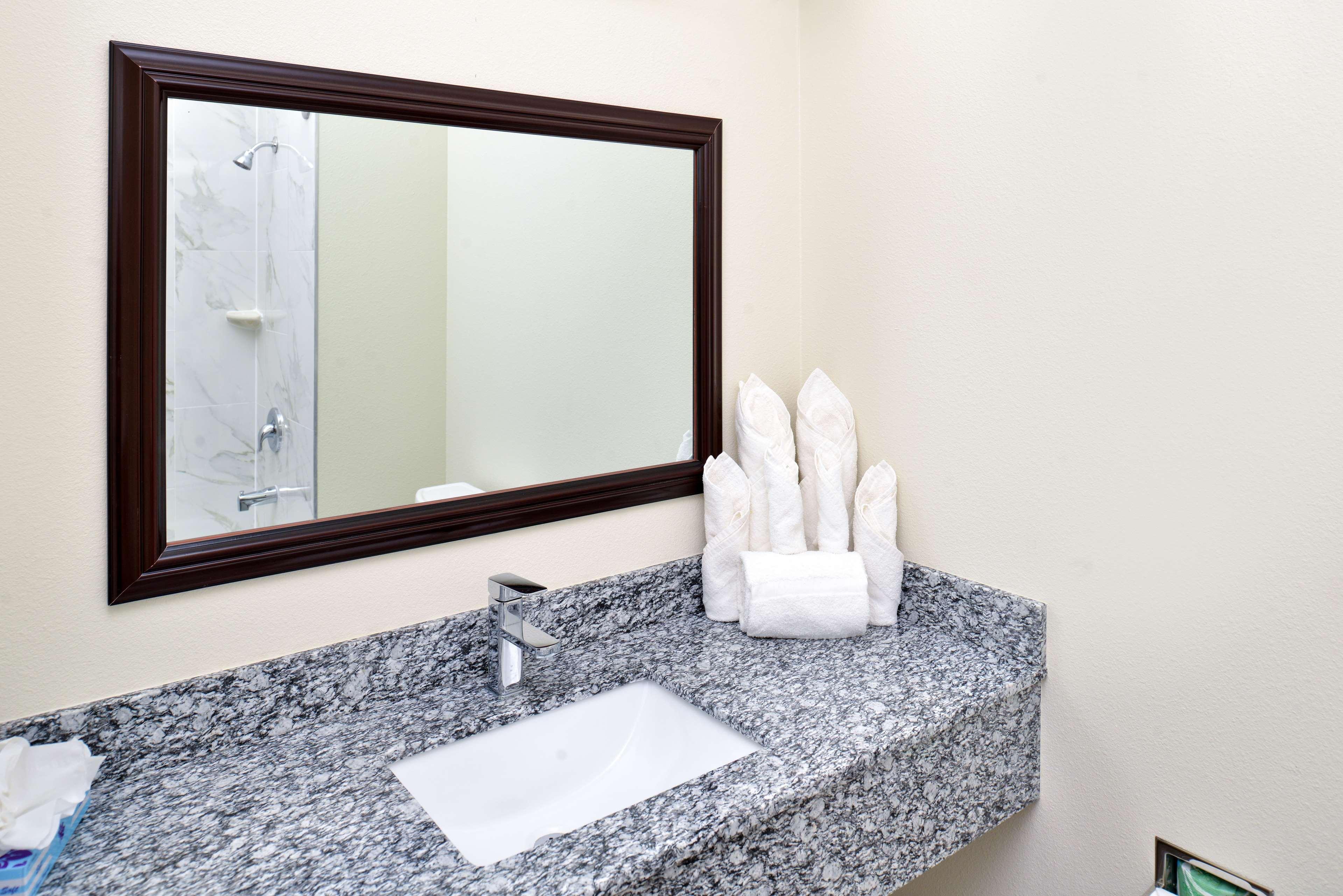 Americas Best Value Inn & Suites - Houston/Hwy 6 & Westpark Mission Bend Eksteriør billede